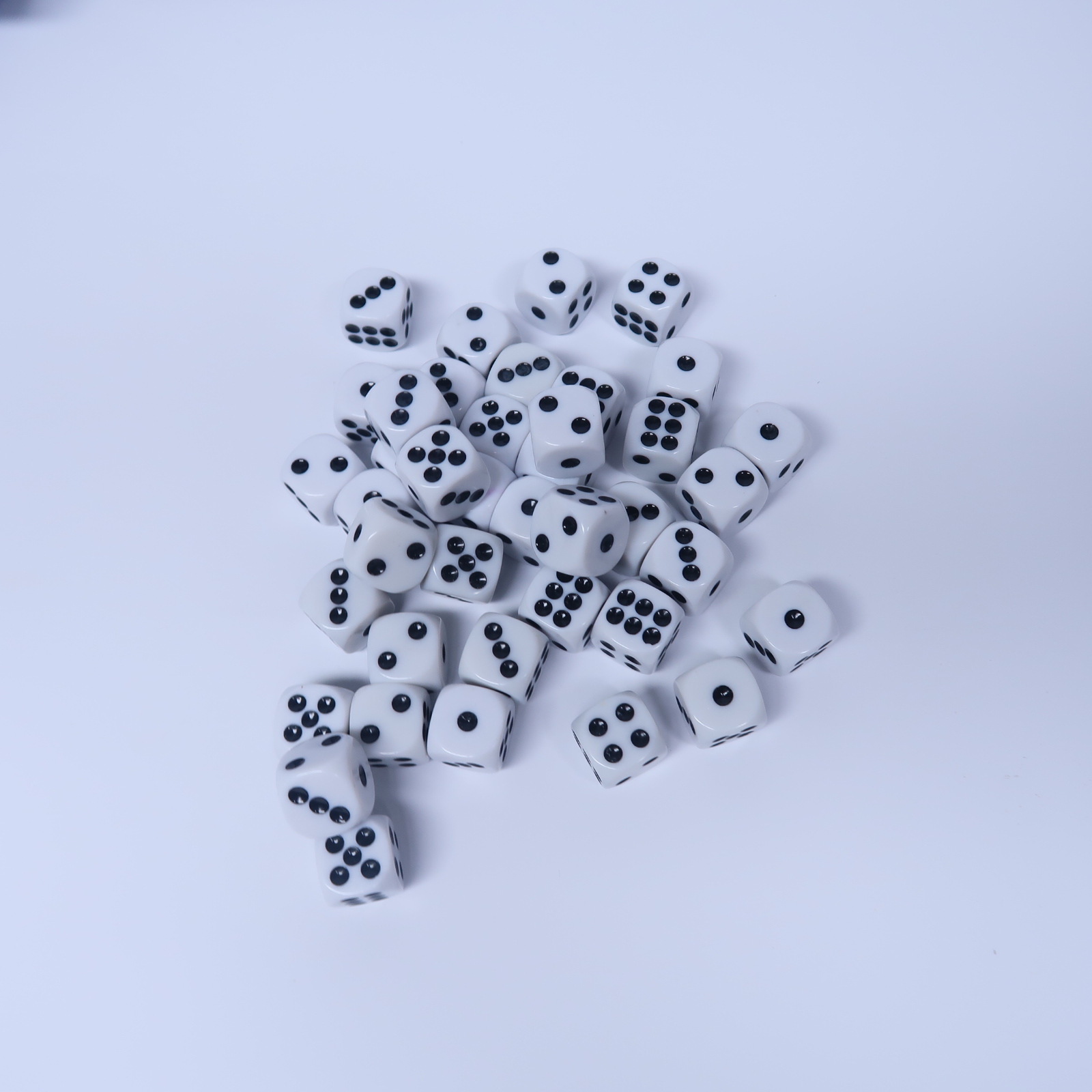 Spots Chinese Edition Dice Card Game product view 2