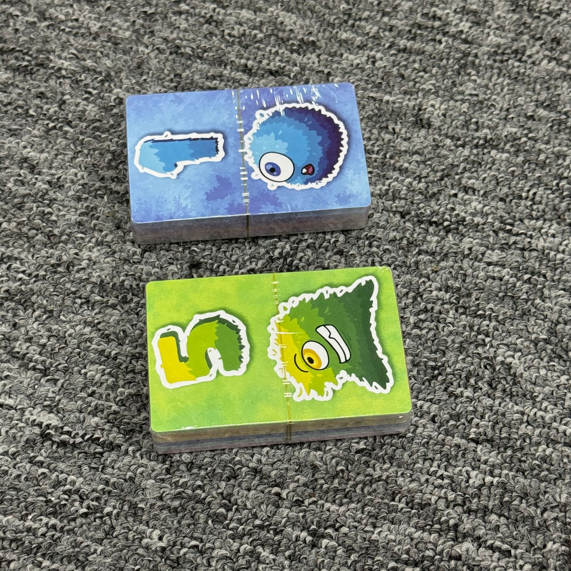 Pelusas Spanish and Portuguese Family Card Game product view 3