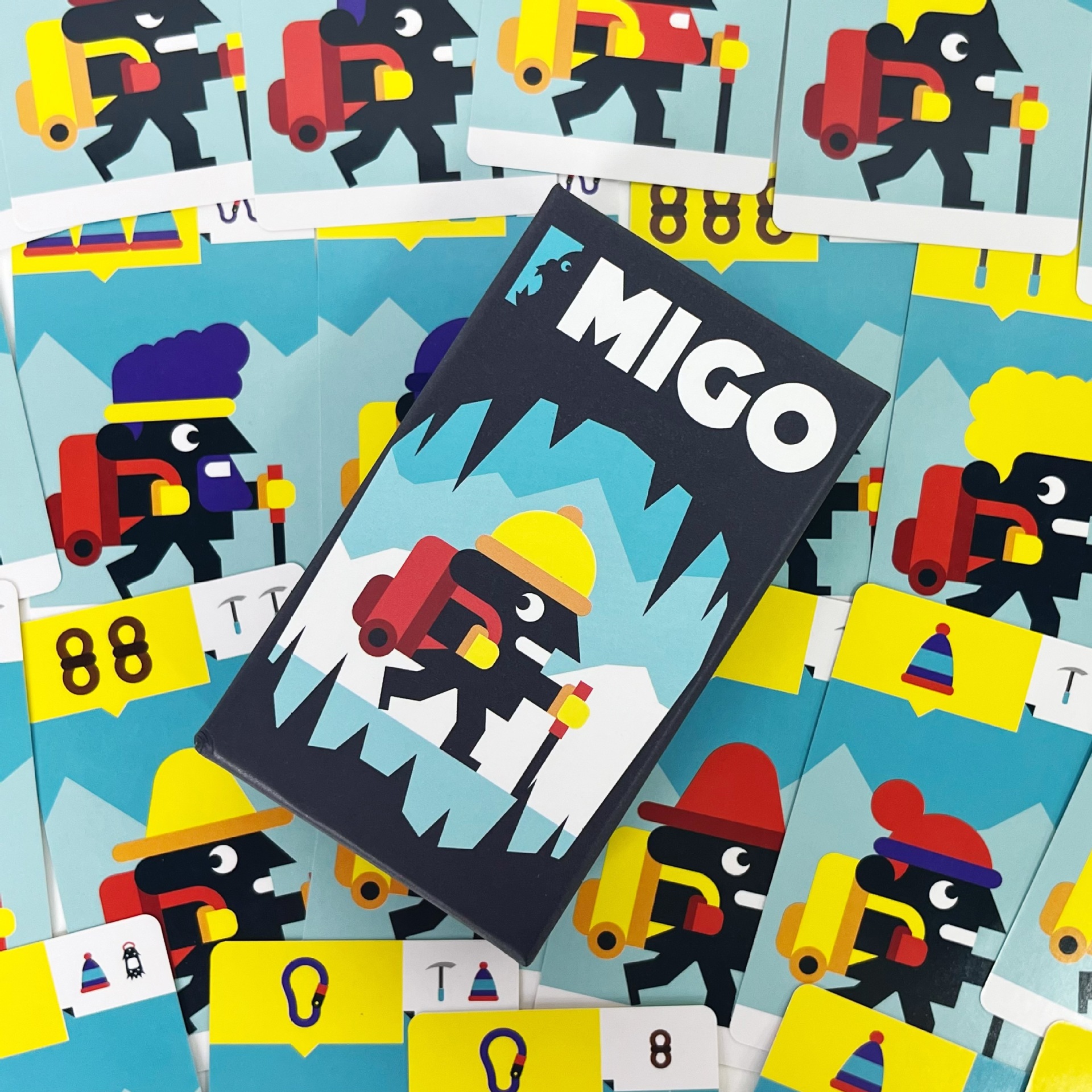 Migo Bilingual Family Strategy Card Game product view 3